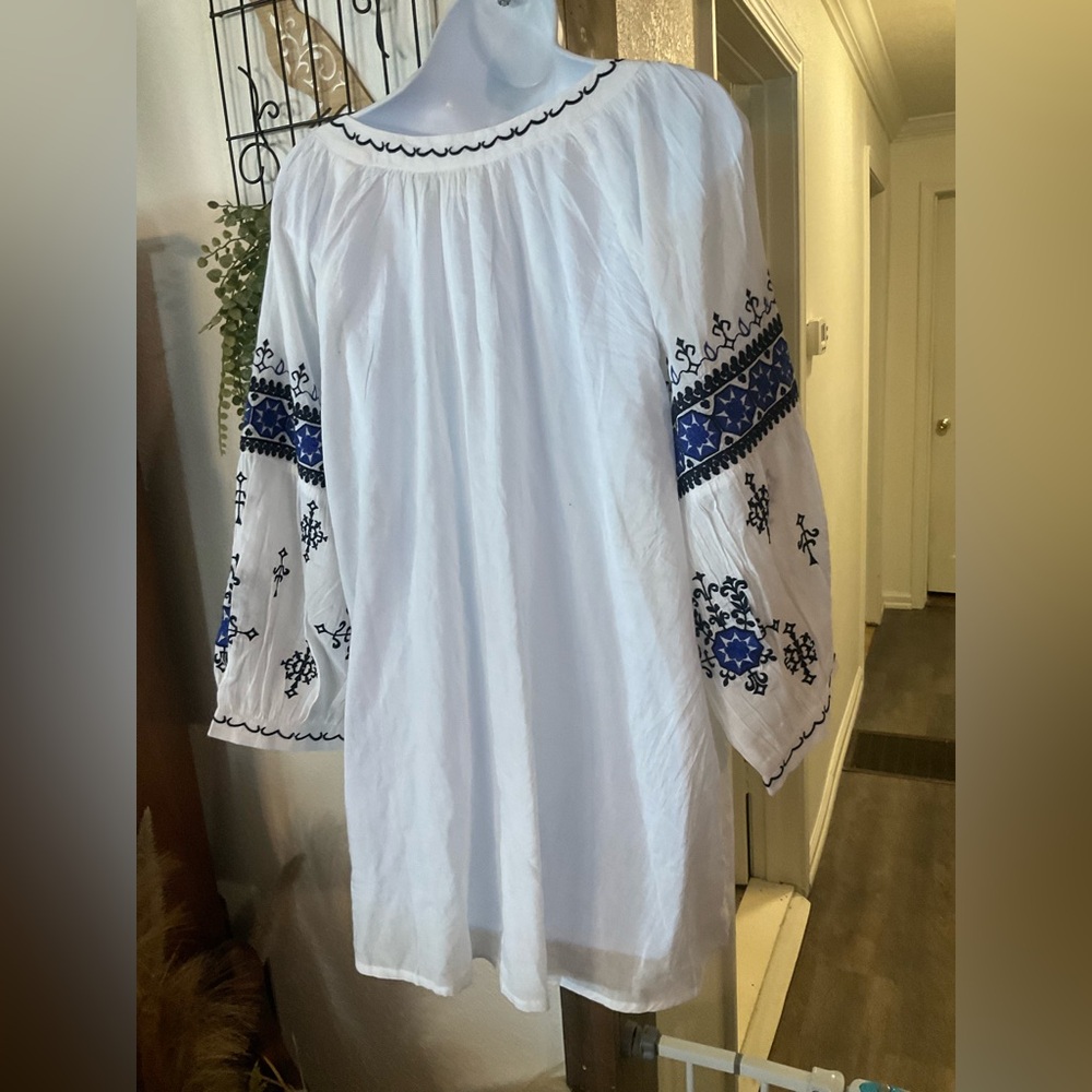 Collections Etc White Blouse with Blue Trim - Picture 2 of 8